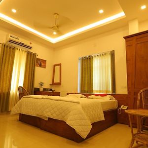 Sapphire Inn